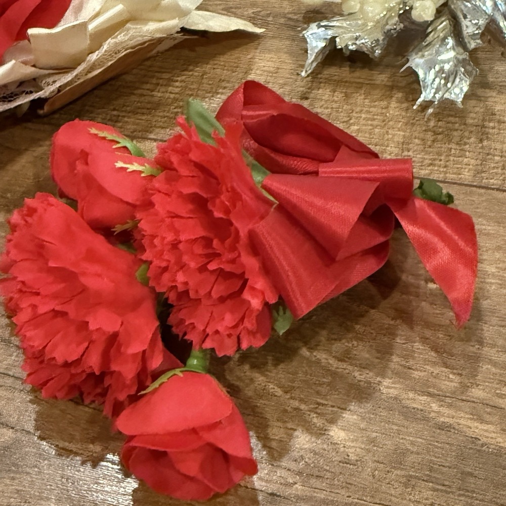 Vintage Christmas Corsage Lot 3 Holly Red Silver‎ Ribbon Flowers Vtg - Picture 3 of 6